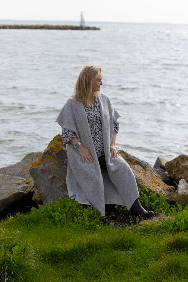 Sleeveless cardigan