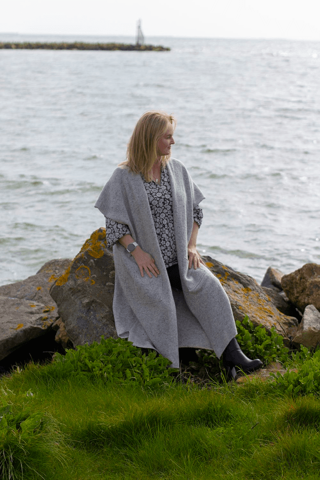 Sleeveless cardigan
